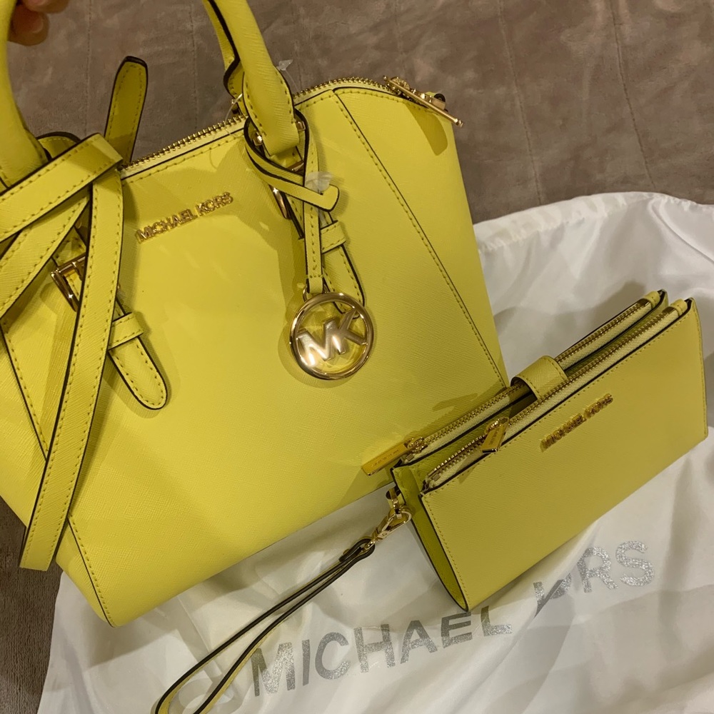 NWT MICHAEL KORS YELLOW LURSE AND WALLET SET 😍 - Picture 4 of 11